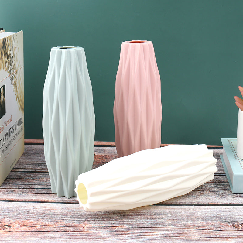 White Plastic Flower Vase with Imitation Ceramic Finish for Home Decoration