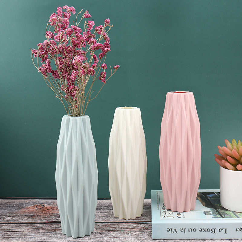 White Plastic Flower Vase with Imitation Ceramic Finish for Home Decoration