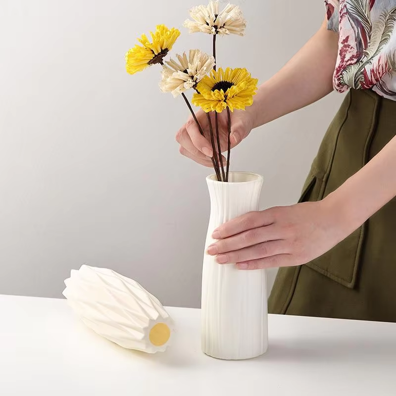 Modern Nordic plastic flower vase for fresh flowers and home decoration