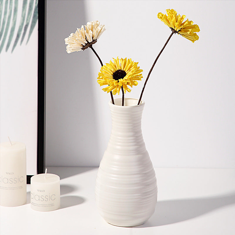 Modern Nordic plastic flower vase for fresh flowers and home decoration